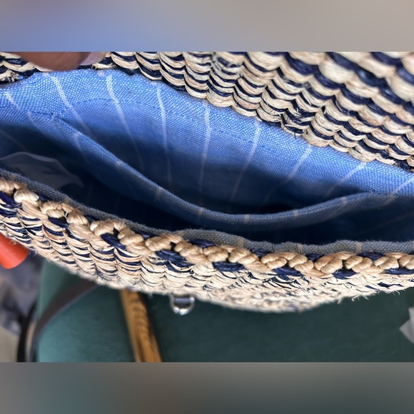 AAKS Sinsi Natural Crossbody - Picture 7 of 10